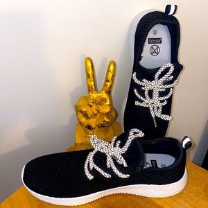 Size 9 reflective running sneakers from Ardene